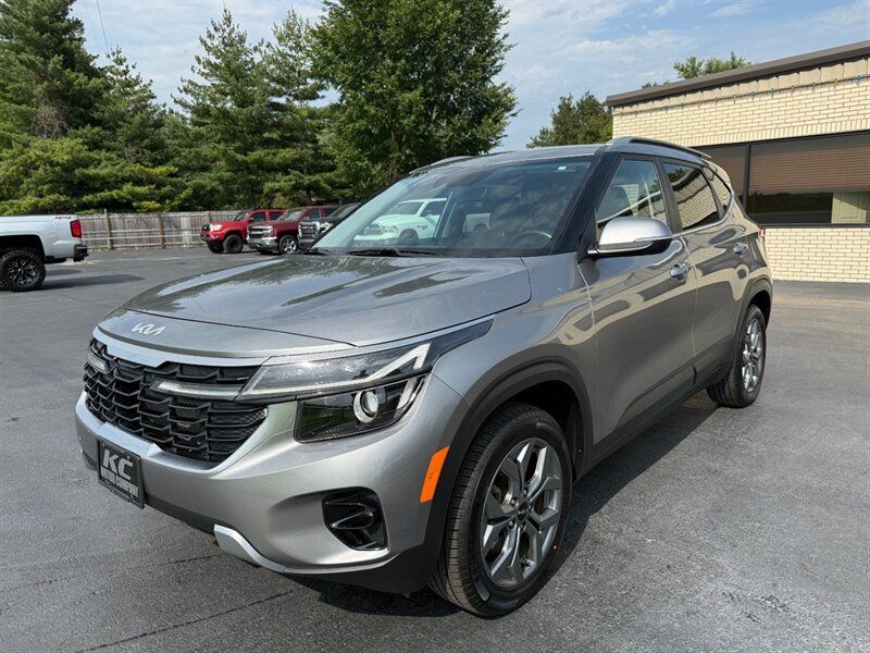 Used 2024 Kia Seltos S AWD/4WD image 2