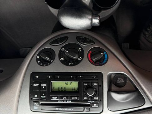 Used 2004 Ford Focus ZX5 Hatchback FWD image 6