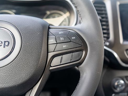 Used 2022 Jeep Cherokee Trailhawk image 19