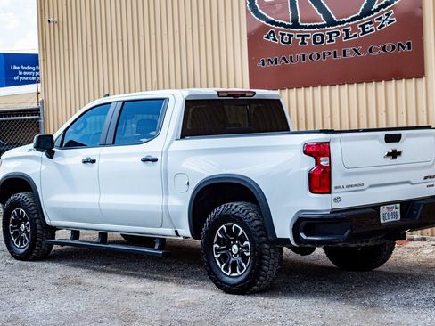 Used 2022 Chevrolet Silverado 1500 ZR2 w/ Technology Package image 6