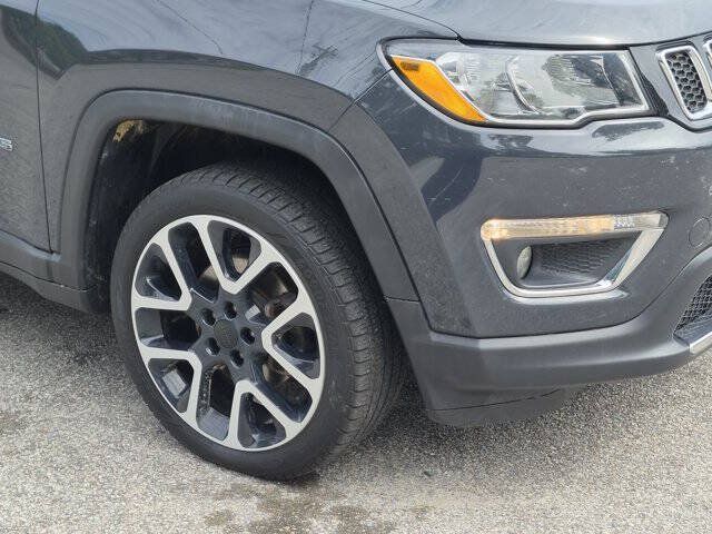 Used 2018 Jeep Compass Limited w/ Navigation Group AWD/4WD image 9
