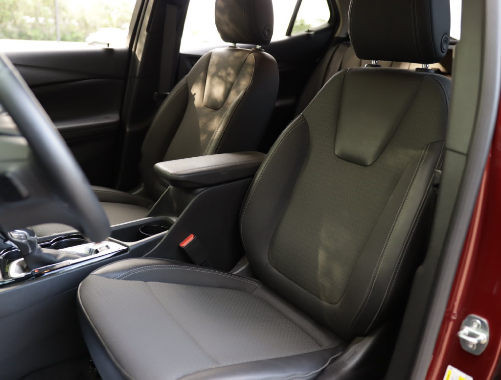Used 2023 Buick Encore GX Select w/ Sport Touring Package FWD image 21