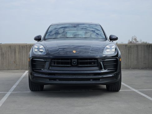 Certified 2026 Porsche Macan AWD/4WD image 11