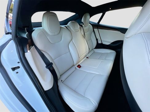 Used 2022 Tesla Model S image 27