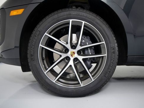 New 2026 Porsche Macan image 16