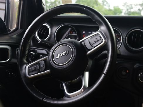 Used 2019 Jeep Wrangler Unlimited Sahara image 5