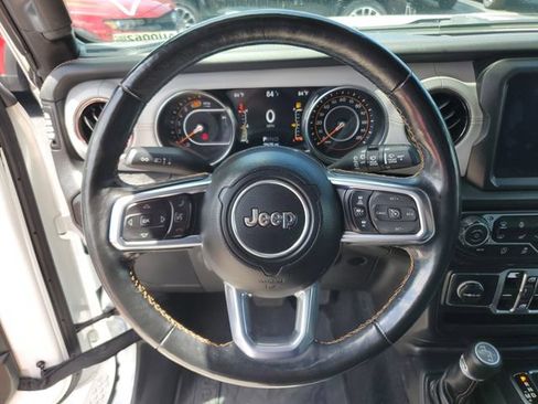 Used 2022 Jeep Wrangler Unlimited Sahara AWD/4WD image 19