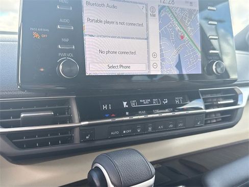 Used 2022 Toyota Sienna XLE image 18