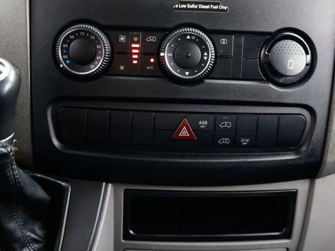 Used 2018 Mercedes-Benz Sprinter 2500 image 30