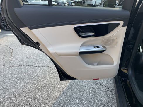 Used 2024 Mercedes-Benz GLC 300 4MATIC image 38