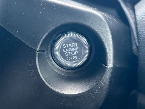 Used 2023 Jeep Renegade Latitude image 23