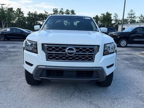 Used 2022 Nissan Frontier SV RWD image 2