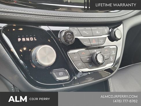 New 2026 Chrysler Pacifica Limited w/ Uconnect Theater Family Group image 21