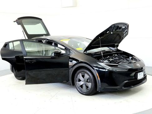 Used 2024 Toyota Prius LE AWD/4WD image 12