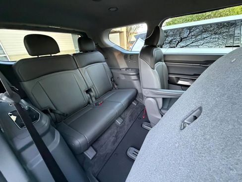 Used 2024 Kia EV9 Light Long Range image 3