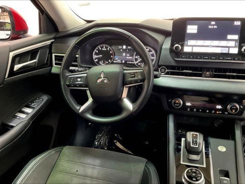 Used 2023 Mitsubishi Outlander SE image 5