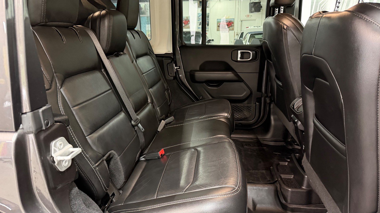 Used 2019 Jeep Wrangler Unlimited Sahara AWD/4WD image 29