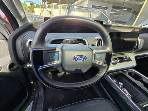 Used 2025 Ford Expedition Max Platinum w/ Driver's Package image 10