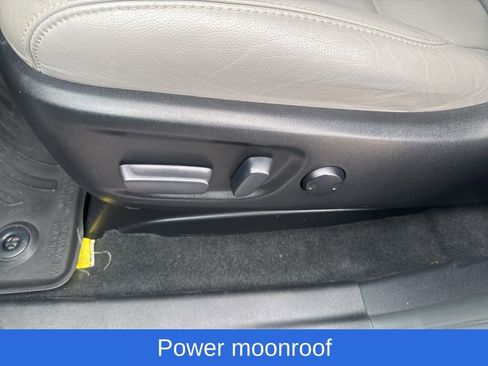 Used 2017 Toyota Sienna Limited Premium image 9