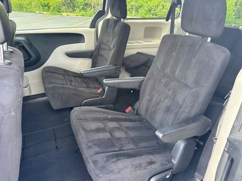Used 2014 Dodge Grand Caravan SXT FWD image 9