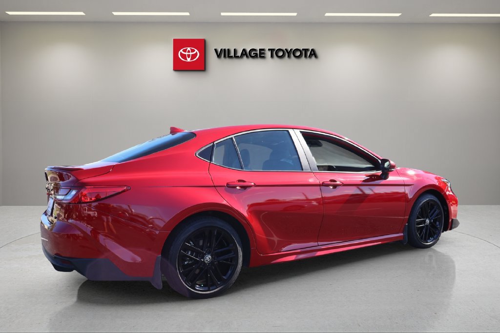 Used 2025 Toyota Camry SE w/ Convenience Package FWD image 5