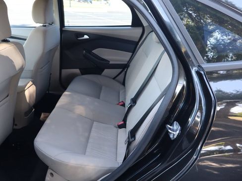 Used 2015 Ford Focus SE w/ SE Sport Package FWD image 20