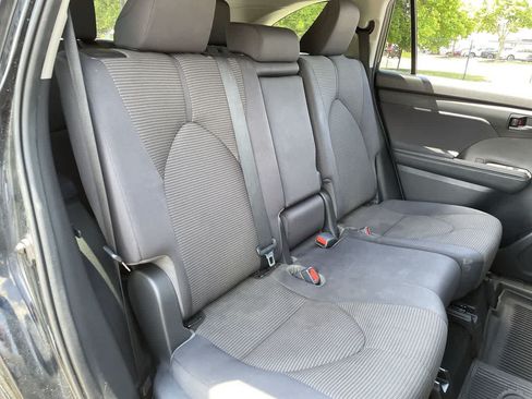 Used 2021 Toyota Highlander L AWD/4WD image 15