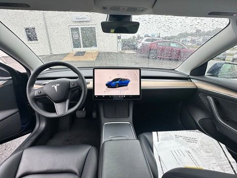 Used 2022 Tesla Model 3 Standard Range RWD image 3