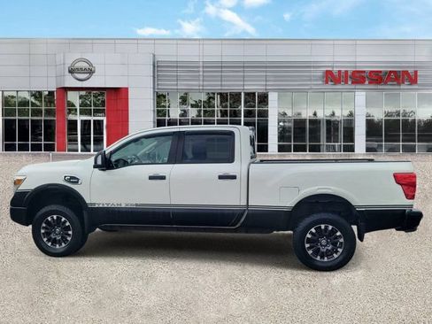 Used 2019 Nissan Titan PRO-4X w/ Pro-4x Convenience Package AWD/4WD image 4