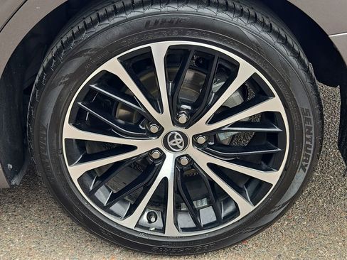 Used 2020 Toyota Camry SE w/ Carpet Mat Package FWD image 32