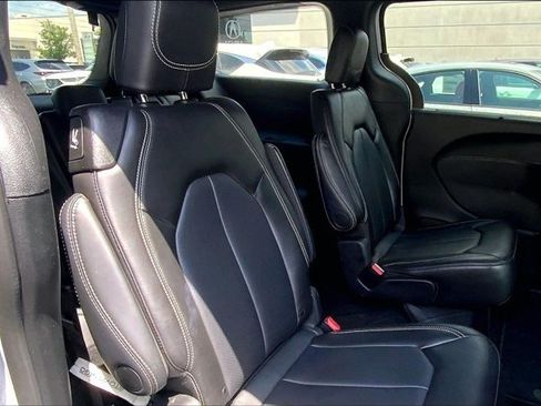 Used 2025 Chrysler Pacifica Select FWD image 26