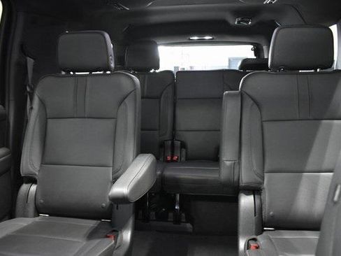 Used 2022 Chevrolet Suburban RST w/ Luxury Package image 32