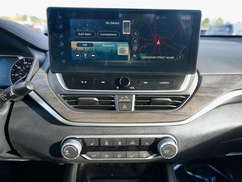 Used 2023 Nissan Altima 2.5 SV w/ SV Premium Package image 19