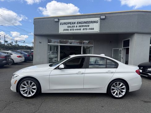 Used 2018 BMW 320i xDrive Sedan AWD/4WD image 4