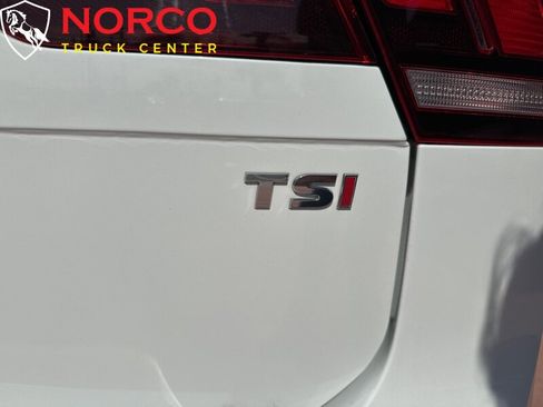 Used 2018 Volkswagen Tiguan SE image 12
