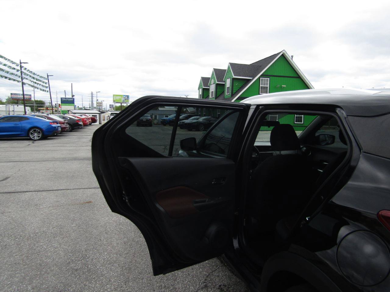 Used 2018 Nissan Kicks SR FWD image 19