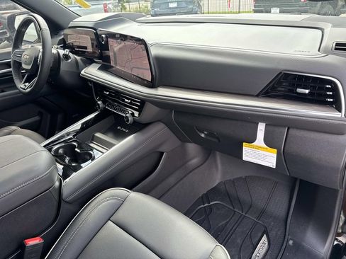 New 2026 Chevrolet Suburban Premier AWD/4WD image 13