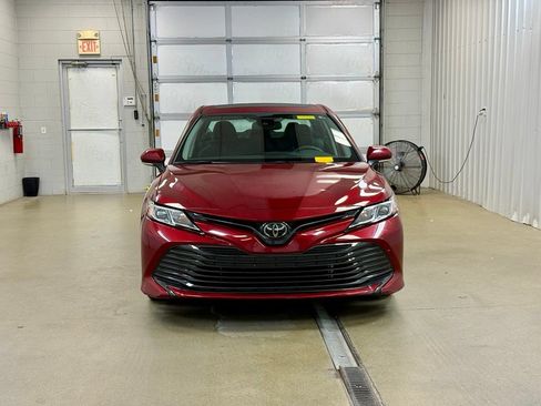 Used 2019 Toyota Camry LE w/ Convenience Package FWD image 2