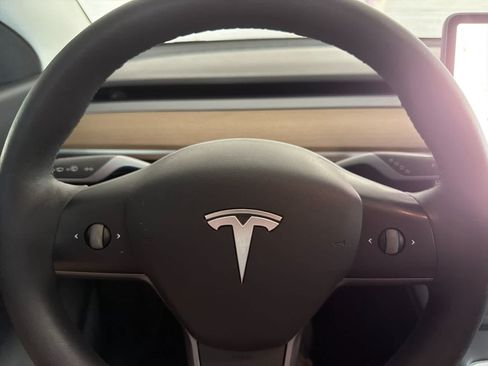Used 2022 Tesla Model Y Long Range AWD/4WD image 24