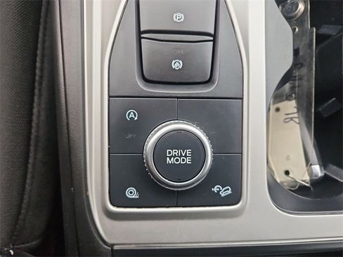 Used 2021 Ford Explorer XLT image 33