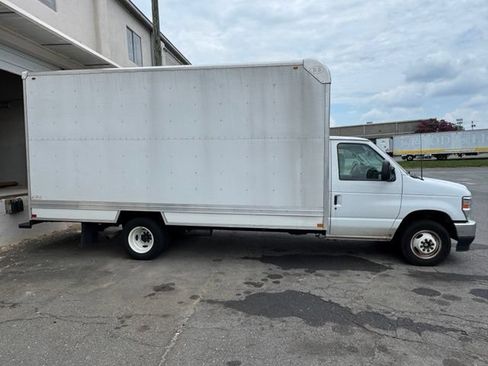Used 2024 Ford E-350 and Econoline 350 Super Duty w/ Power Windows & Locks Group RWD image 4