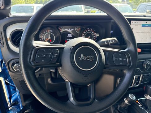 Used 2025 Jeep Gladiator Sport AWD/4WD image 24
