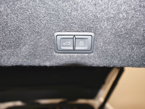 Used 2022 Lamborghini Urus image 19