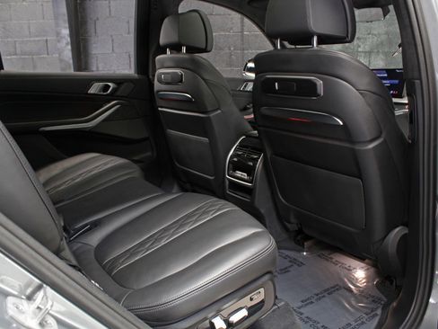 Used 2024 BMW X7 xDrive40i w/ Executive Package AWD/4WD image 42