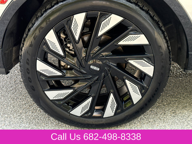 Used 2025 Lincoln Nautilus Reserve w/ Jet Appearance Package AWD/4WD image 9