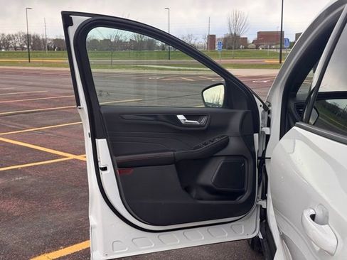 Used 2024 Ford Escape ST-Line w/ Tech Pack #1 AWD/4WD image 4