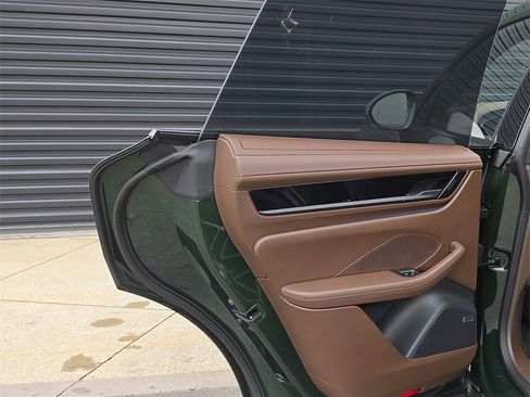 Used 2025 Porsche Macan Electric image 17