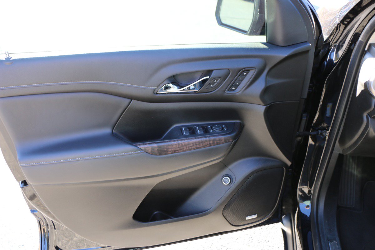 Used 2023 GMC Acadia Denali w/ Denali Ultimate Package FWD image 17