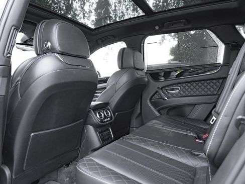 Used 2018 Bentley Bentayga image 52
