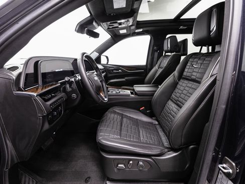 Used 2022 Cadillac Escalade Sport Platinum w/ Heavy-Duty Trailer Package image 4